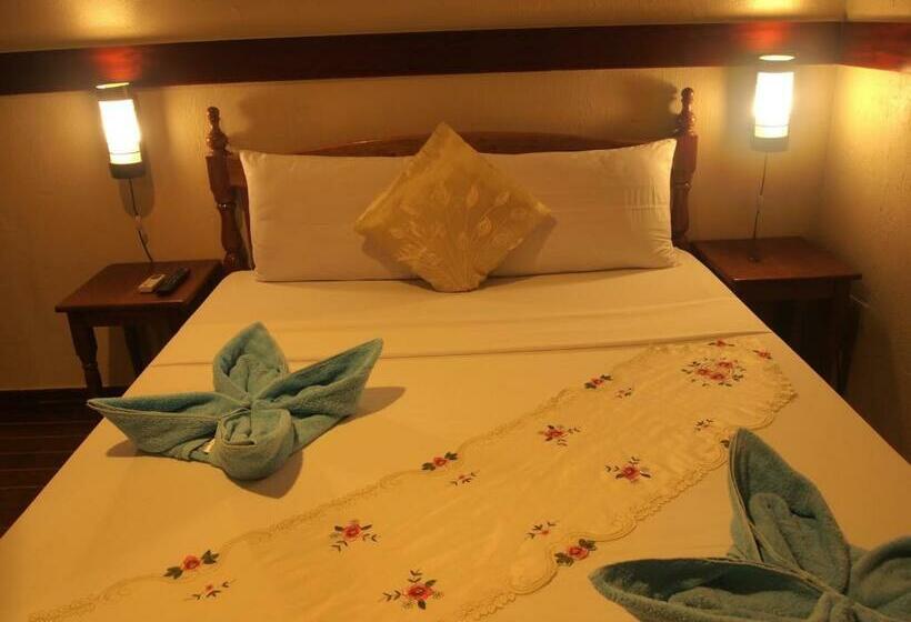 اتاق لوکس, Floral Villarosa