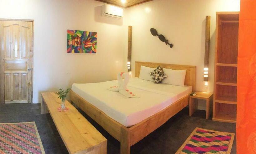 اتاق لوکس با تخت بزرگ, Floral Villarosa