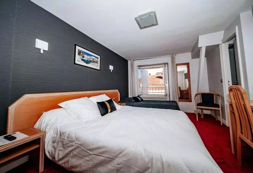 Standard Kolmen Hengen Huone, Le Tivoli