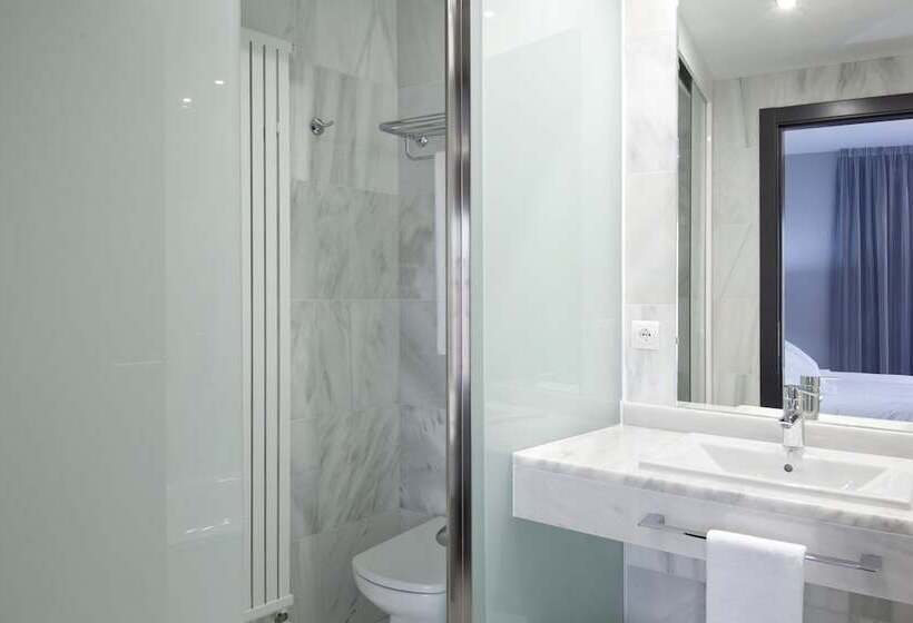 סוויטת ג'וניור, Mas Monzon