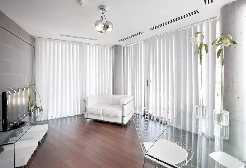 Suite, Mas Monzon