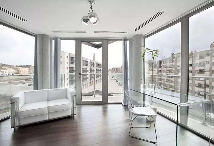 Suite, Mas Monzon