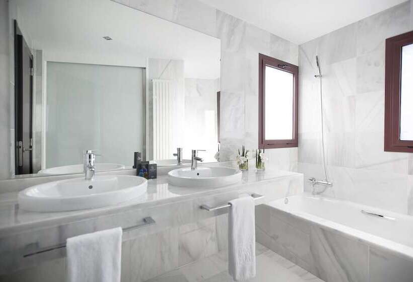 חדר משפחתי, Mas Monzon