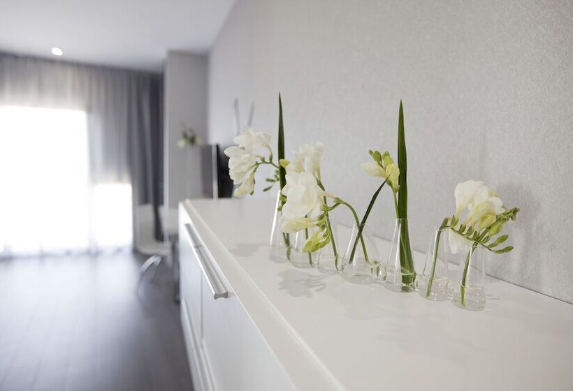 חדר משפחתי, Mas Monzon