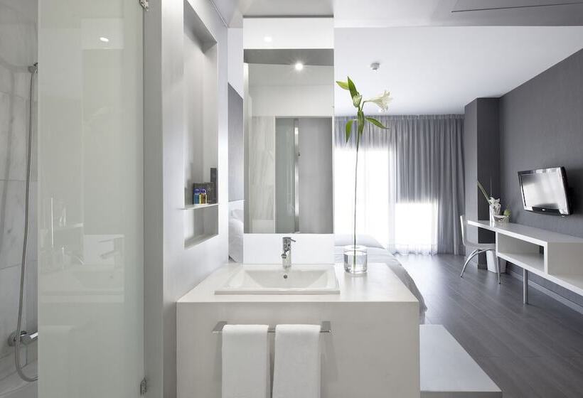 חדר משפחתי, Mas Monzon