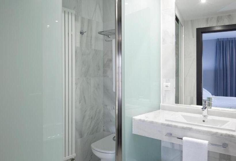 סוויטת ג'וניור, Mas Monzon