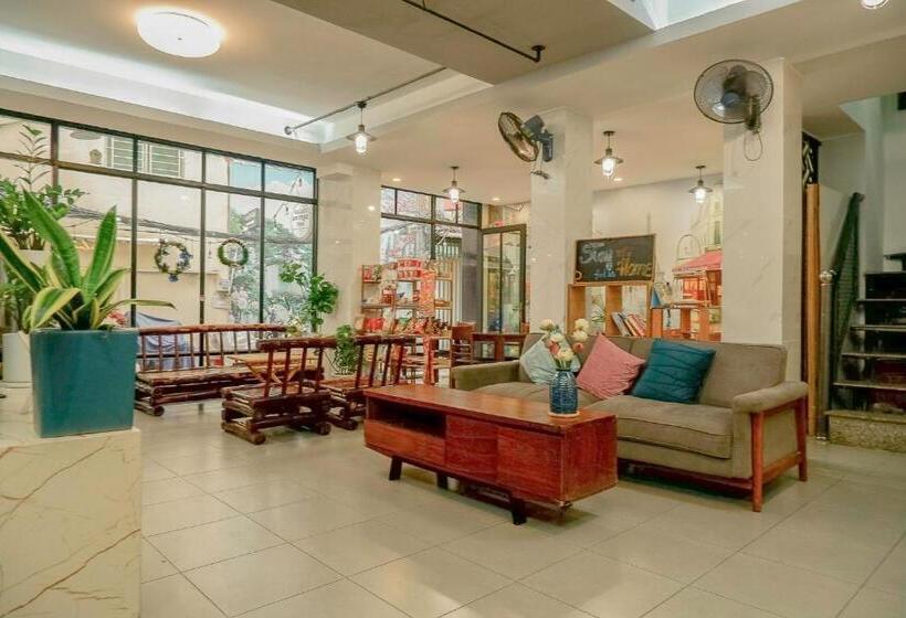 Standard Triple Room with Terrace, Galaxy Boutique Sai Gon Central