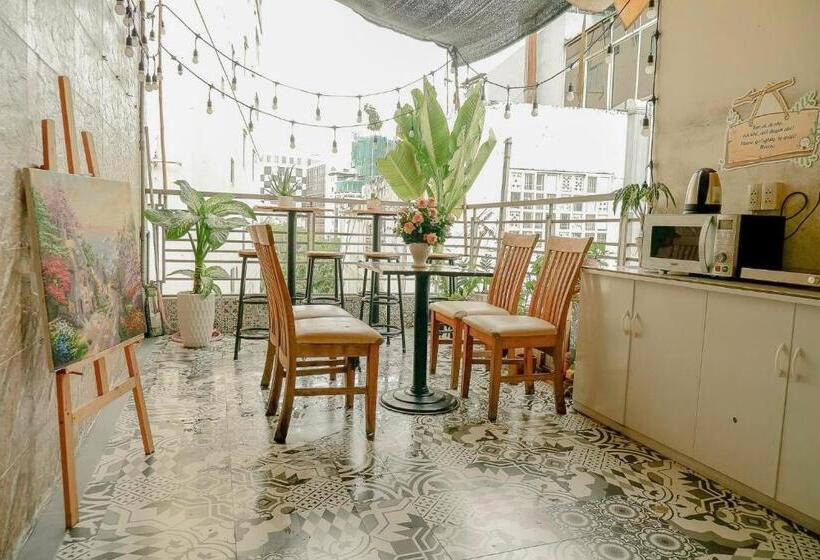 Standard Triple Room with Terrace, Galaxy Boutique Sai Gon Central