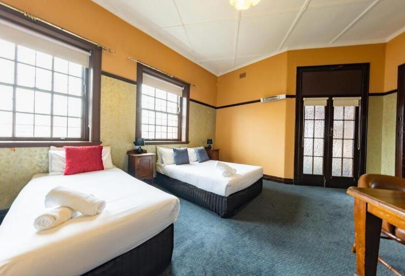 اتاق استاندارد با سرویس بهداشتی مشترک, Strathfield