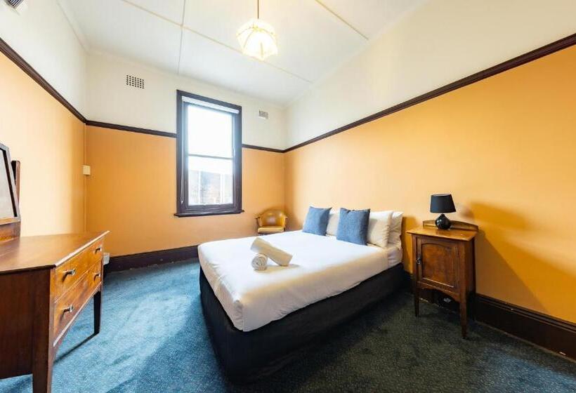 اتاق استاندارد با سرویس بهداشتی مشترک, Strathfield