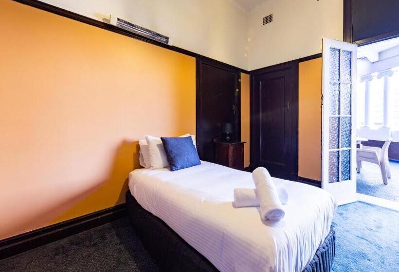 اتاق استاندارد یک تخته با سرویس بهداشتی مشترک, Strathfield