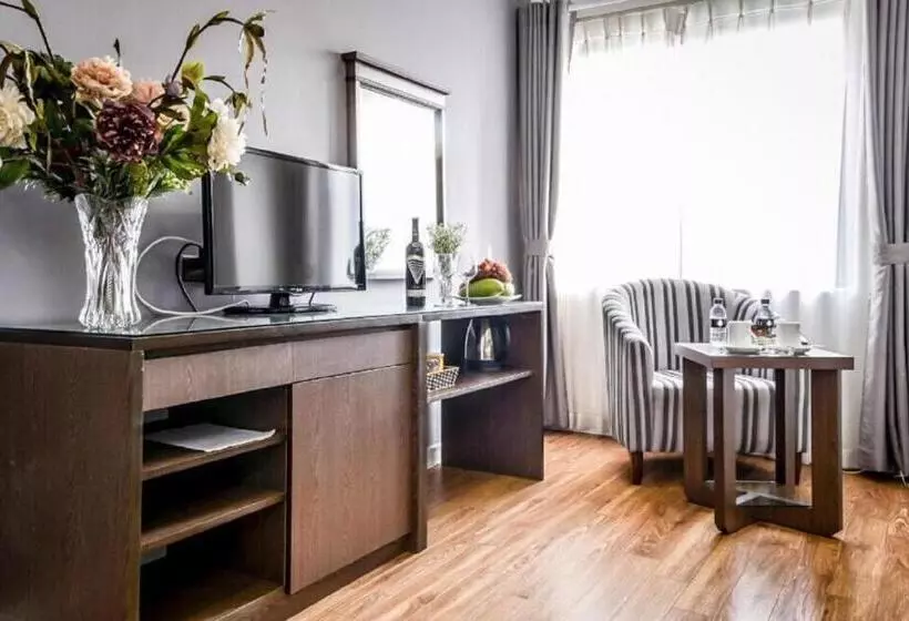 اتاق پریمیوم با چشمانداز باغ, Collection O Le Grand Hanoi Hotel The Tryst