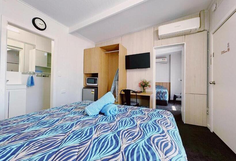 패밀리 룸, Seymour Motel