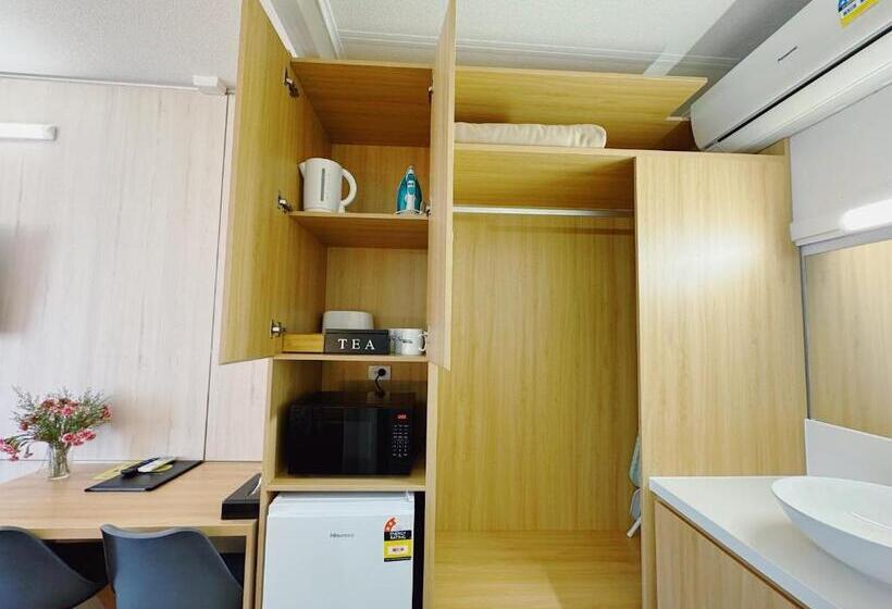 이코노미 룸, Seymour Motel