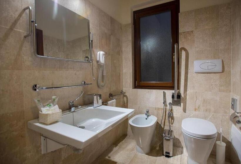 适合残疾人使用的标准间, Flora