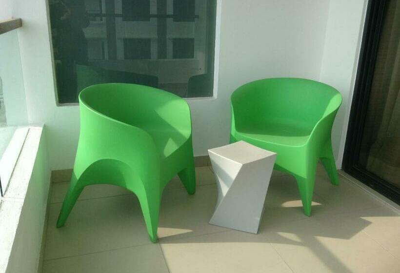 اتاق لوکس, Kings Green