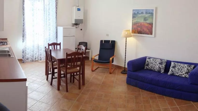 スタンダードスタジオ, Farmstay La Morella