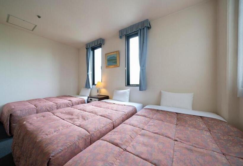 חדר סטנדרט לשלושה, Royal Hotel Uohachi