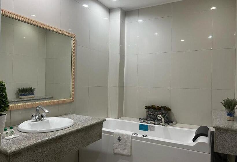 سوییت لوکس, Subic Residencias