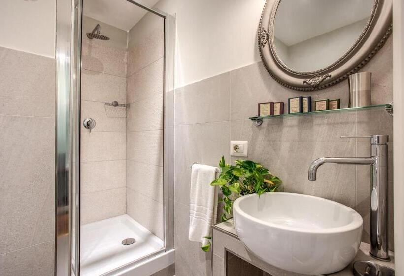 Comfort Room, Tree Charme