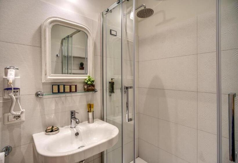 Comfort Room, Tree Charme