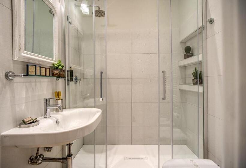 Comfort Room, Tree Charme