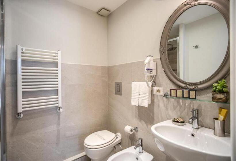 Classic Room, Tree Charme