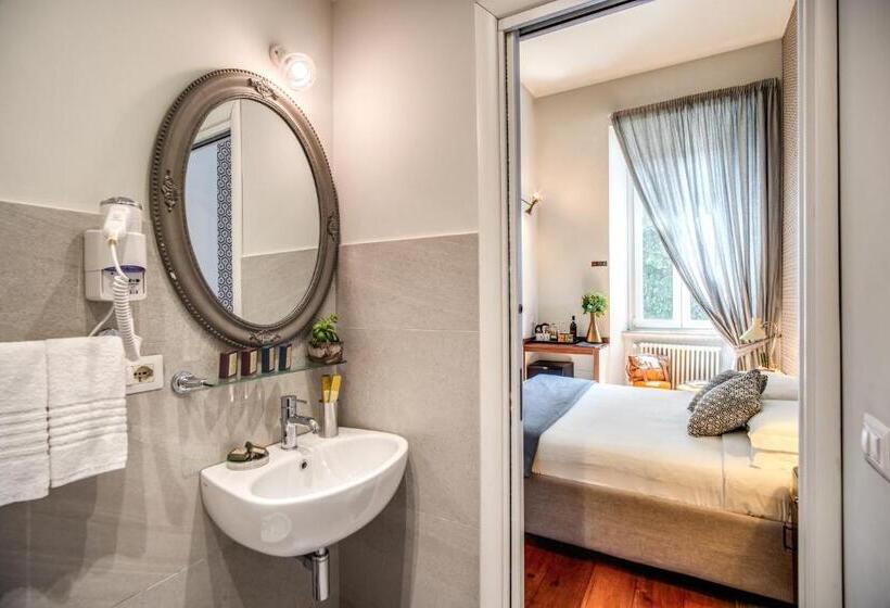 Classic Room, Tree Charme