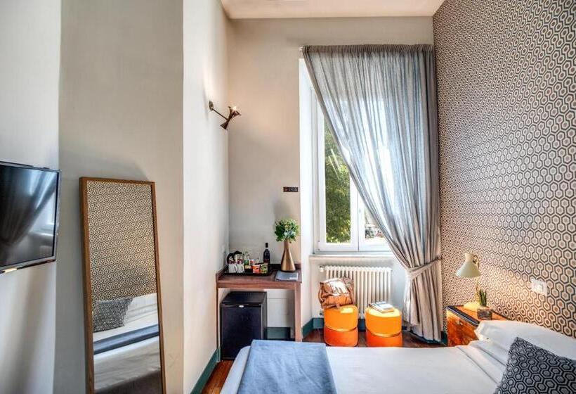 Classic Room, Tree Charme