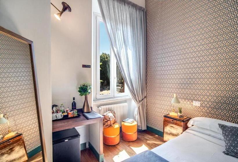 Classic Room, Tree Charme