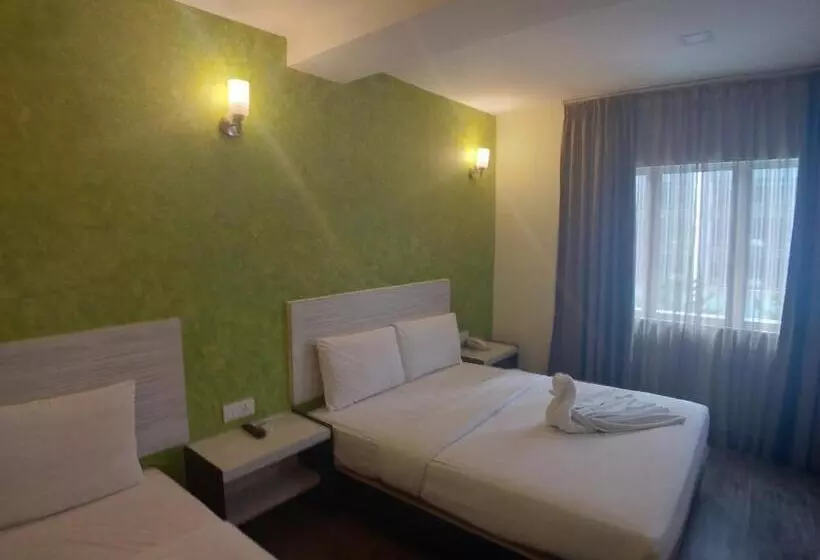 اتاق استاندارد سه نفره, Westree