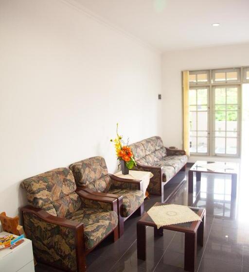 デラックスルーム, Omah Sastro