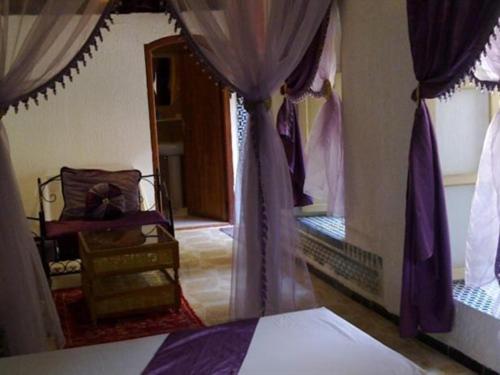 سوییت, Riad Azrou