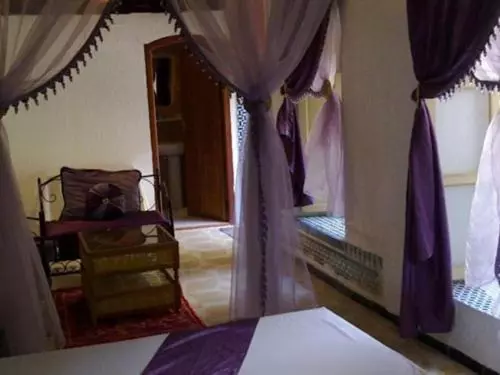 سوییت, Riad Azrou