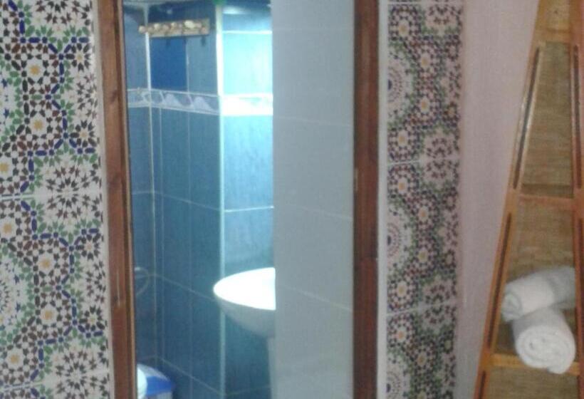 اتاق اکونومی, Riad Azrou