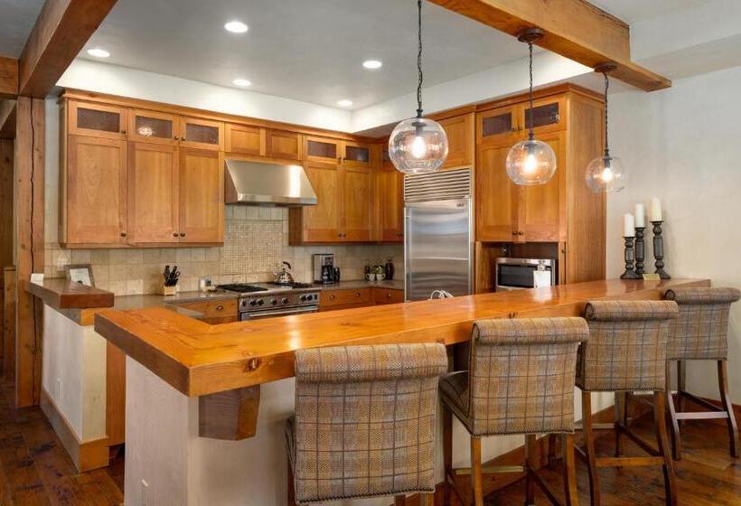 4ベッドルームハウス, The Porches