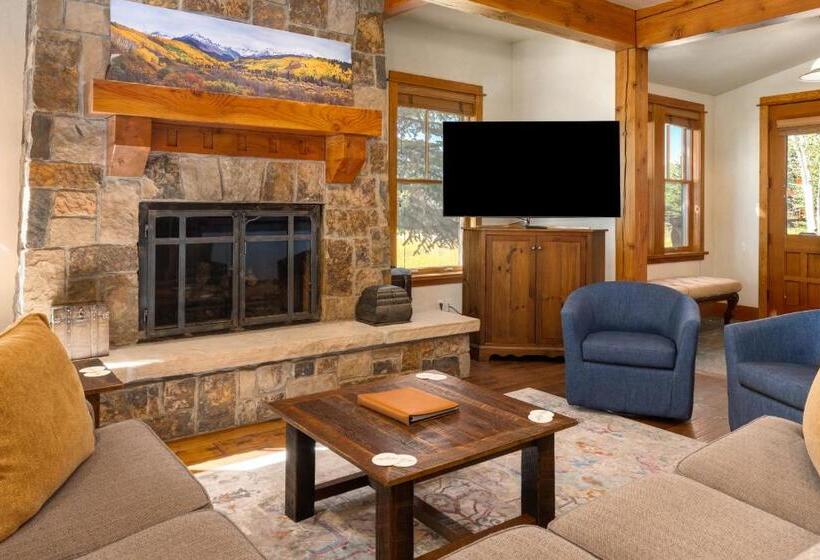 4ベッドルームハウス, The Porches