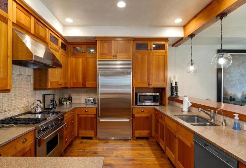 4ベッドルームハウス, The Porches