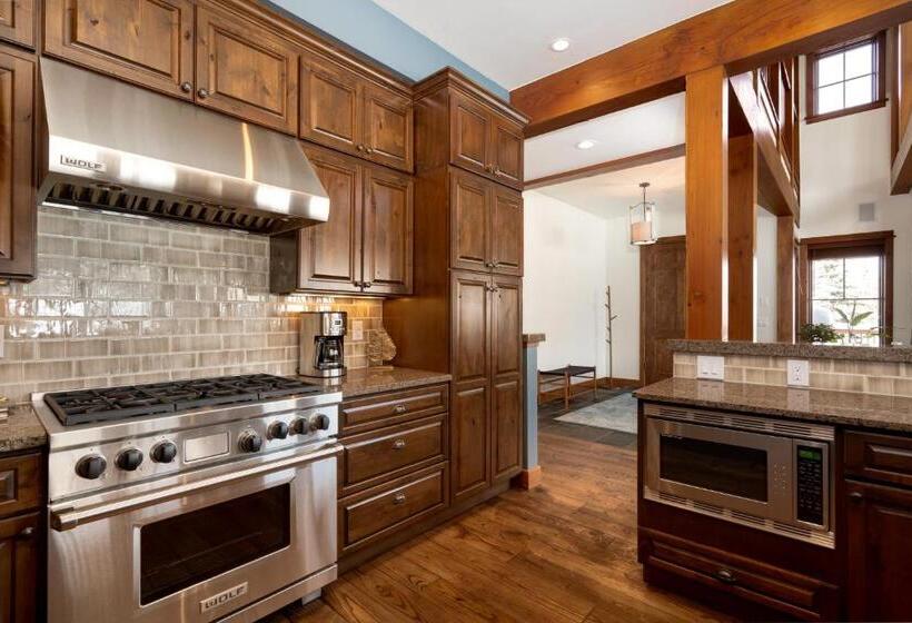 1ベッドルームハウス, The Porches