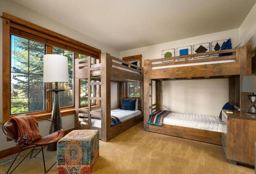 4ベッドルームハウス, The Porches