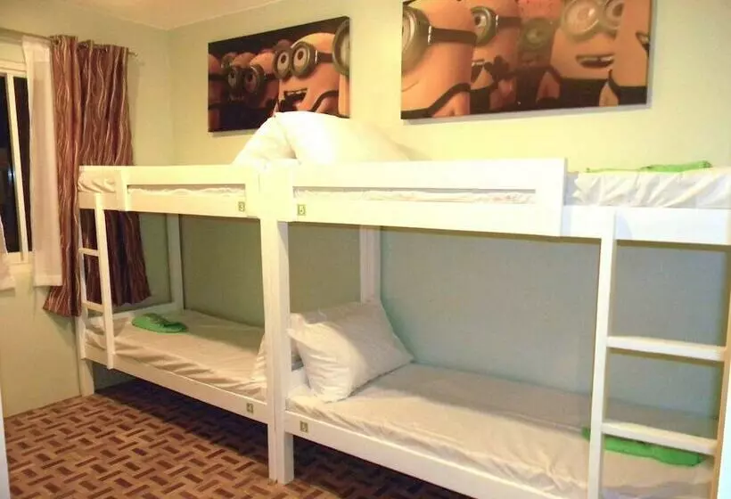 ルームシェアのワンベッド, Tr3ats Guest House Bohol   Hostel