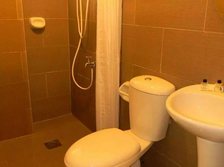 ルームシェアのワンベッド, Tr3ats Guest House Bohol   Hostel