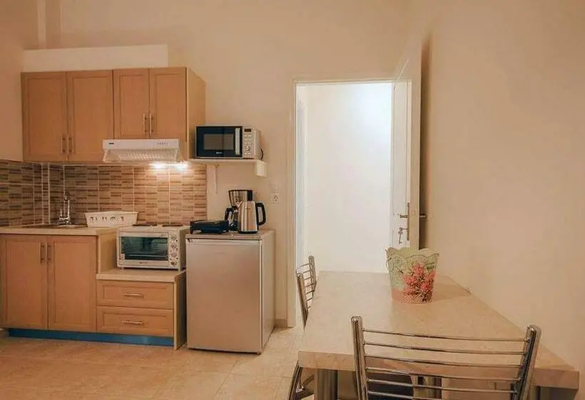 استودیوی لوکس, Bella De Lux Apts