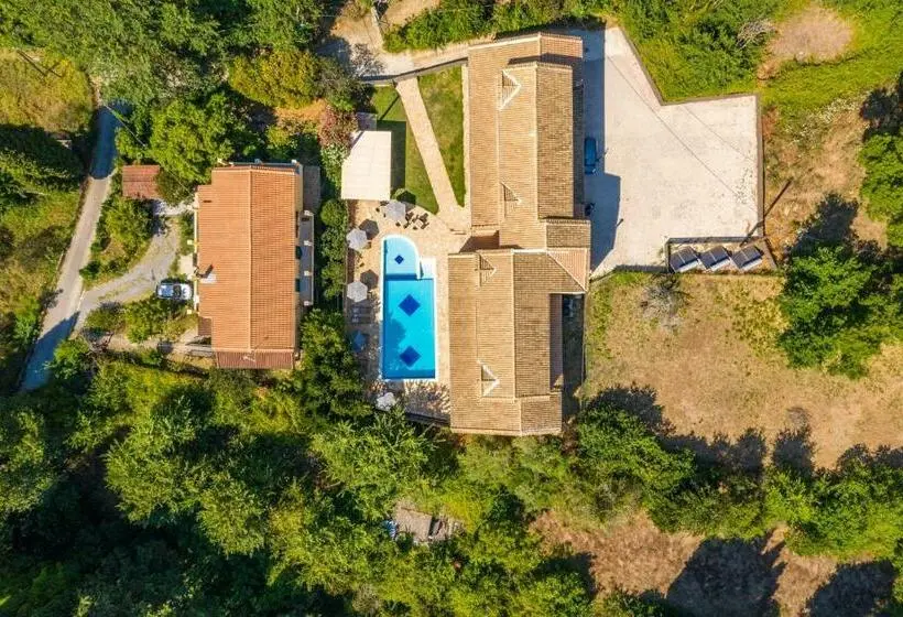 استودیوی لوکس, Bella De Lux Apts
