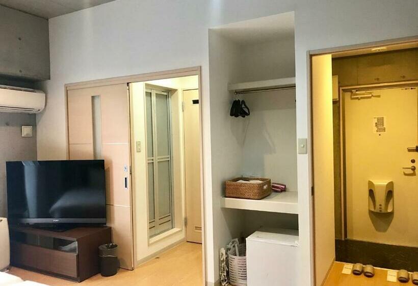 Camera Comfort, Nahawest Inn