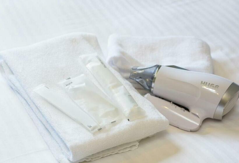 Camera Comfort, Nahawest Inn