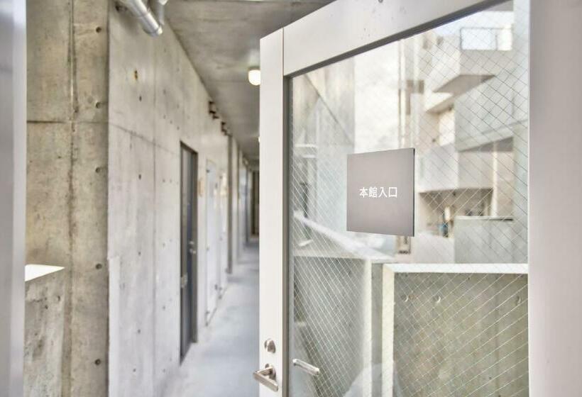 Camera Comfort, Nahawest Inn