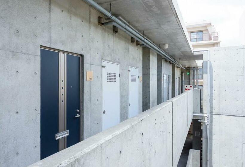 Camera Comfort, Nahawest Inn