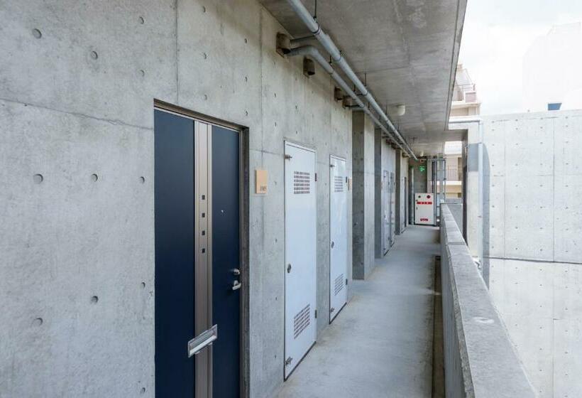 Camera Comfort, Nahawest Inn