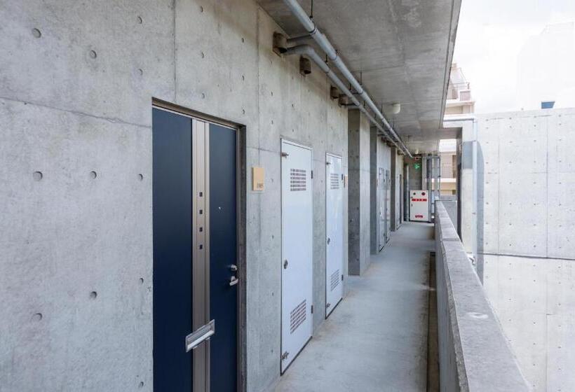 Camera Deluxe, Nahawest Inn